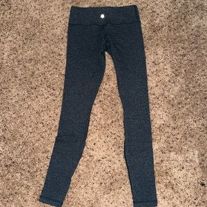 Size 4 lululemon leggings new condition ! 💜